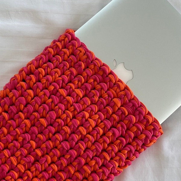 Etui pour Macbook au crochet fait main | Housse Macbook | Housse pour ordinateur portable | Étui multicolore | cadeau pour elle | Cadeau pour Noël