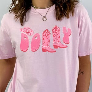 Dolly Tshirt, Dolly Parton, Country Music Tshirt, Dollywood Tshirt, Retro Dolly Shirt, Country Concert Shirt, Nashville Shirt, Dolly Gifts