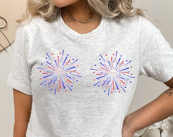 Koszulka z biustonoszem Firework Bra, Koszulka z fajerwerkami dla kobiet, Koszulka USA, Koszulka z okazji imprezy 4 lipca, Zabawna koszulka z okazji 4 lipca, Koszulka w kolorze czerwono-białym i niebieskim