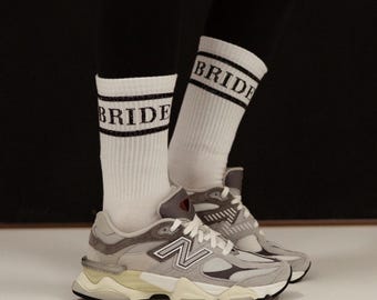Socken „Bride“, Braut-Socken, Statement Socken Bride, Braut, Tennissocken weiß, Geschenk Braut, JGA,Junggesellinnenabschied, Geschenk Braut