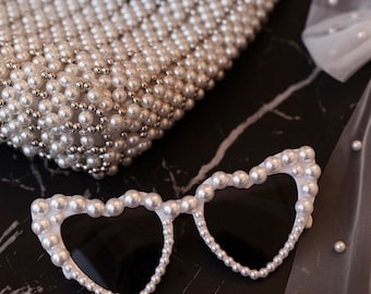 Herzförmige weiße Sonnenbrille mit Perlen für Bride-to-be & Braut, Brautparty, Herzsonnenbrille mit Perlen, Partybrille,Bachelorette,JGA