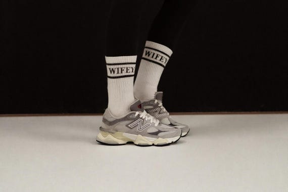 Socken „Wifey“, Statement Socken, Ehefrau, Braut, Tennissocken weiß, Geschenk Braut, Geschenk Hochzeit,JGA,Partnergeschenk,Bride-to-be