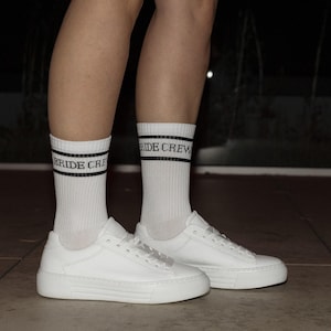 Socken "Bride Crew Statement", Socken Team Bride, Tennissocken weiß, Geschenk Freundinnen Braut, JGA,Junggesellinnenabschied