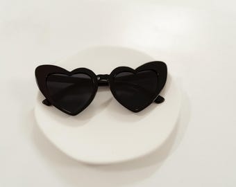 Herzförmige schwarze Sonnenbrille für Bride-to-be & Bräute und Freundinnen, Brautparty, Partybrille,Bachelorette,JGA,Junggesellinnen