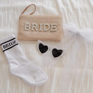 Socken „Bride“, Braut-Socken, Statement Socken Bride, Braut, Tennissocken weiß, Geschenk Braut, JGA,Junggesellinnenabschied, Geschenk Braut bild 3