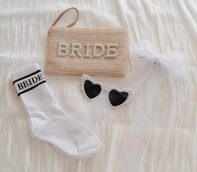 Socken „Bride“, Braut-Socken, Statement Socken Bride, Braut, Tennissocken weiß, Geschenk Braut, JGA,Junggesellinnenabschied, Geschenk Braut bild 3