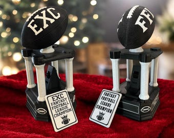 Trofeo de fútbol fantasía Titan de escritorio personalizable