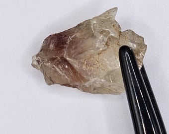 Oregon sunstone from Spectrum mine. Amazing specimen with red color in the stone. The Gemstone weighs 6.56ct