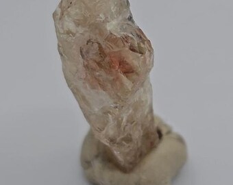 Oregon sunstone from Spectrum mine. Amazing specimen with red color in the stone. The Gemstone weighs 9.27ct