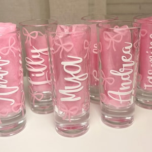 Personalisiertes Schnapsglas | Valentinstag Schnapsgläser | Galentines Party | Geschenke für Sie | Co Worker Geschenke | Kokette Geschenke | Gastgeschenke