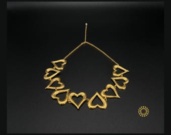 This romantic textured heart chocker necklace is designed to stand out, whether worn with a simple outfit or an evening dress.