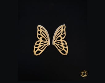 Elevate your collection with these striking Butterfly Wing Earrings, designed to capture the balance between nature and  fashion elegance.