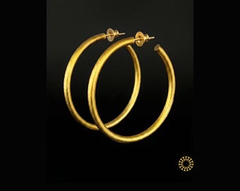 Elevate your everyday "total look" with these chunky hoops. Designed to make a statement, these earrings offer a matt  lightweight brass.
