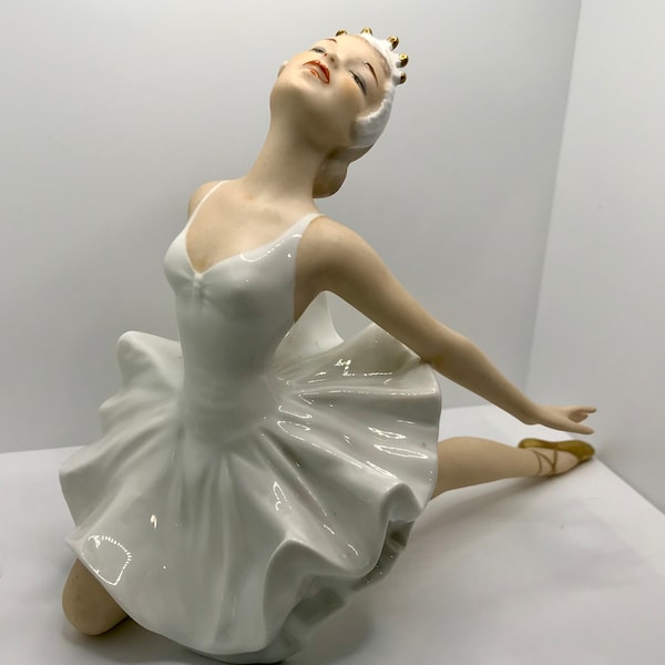 Rare vintage porcelain Wallendorf Ballerina Swan Lake