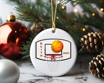 Boule De Noël Personnalisée Basket-ball - Décoration En Résine Peinte à La Main Avec Prénom Et Année | Cadeau Pour Fans De Sport, 10 X 10 Cm