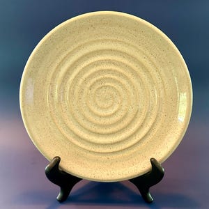 Spiral Plate in Vanilla Bean