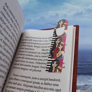Artistic Metal Bookmark Featuring Diverse Queens, Unique Gift for Readers, Book Lovers, Literary Enthusiasts, Reading Accessory, Colorful