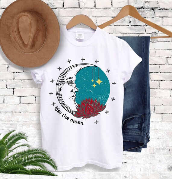 Mystic Sun and Moon T-shirt | Boho Celestial Kiss the Moon Tee - Etsy