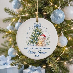 赤ちゃんの初めてのクリスマスオーナメント（2026年）、名前入りカスタムベビーガールボーイセラミックオーナメント、新生児へのかわいい子羊の記念品ギフト