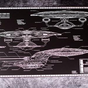 U.S.S Enterprise NCC-1701-D auf Acryl / Technische Zeichnung / Blueprint Lasergraviert mit Wandbefestigung Bild 2