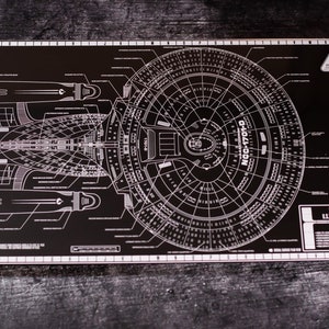 U.S.S Enterprise NCC-1701-D auf Acryl / Technische Zeichnung / Blueprint Lasergraviert mit Wandbefestigung Bild 3