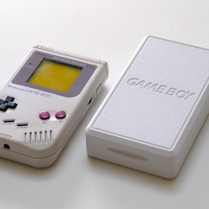 Estuche rígido para Game Boy DMG con cierre magnético
