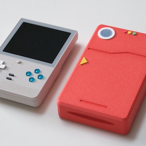 Retroid Pocket Classic Hardcase - Edizione Speciale Pokedex