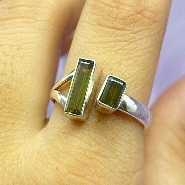 Bague en tourmaline verte naturelle, bague décorative faite main en tourmaline verte, longue bague en tourmaline verte baguette, cadeau d'anniversaire pour femme