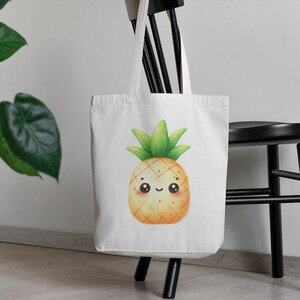 K&ouml;nnte beinhalten: Wei&szlig;e Einkaufstasche mit einem Cartoon-Ananas-Design. Die Ananas hat ein l&auml;chelndes Gesicht und ist gelb mit gr&uuml;nen Bl&auml;ttern.