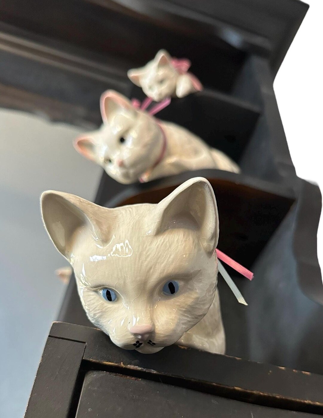 G.W気まぐれSALE！ 作家様、ベアーandキャット 小物セット A Family of Three White Ceramic Cats Peeping Over the Edge