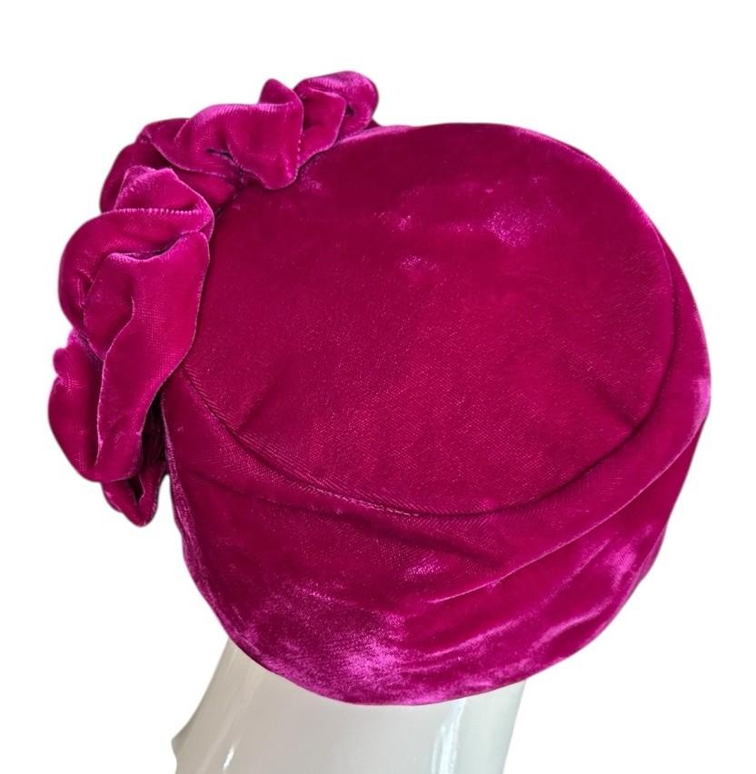Vintage Carson Pirie Scott Hot Pink Velvet Ruffled Pillbox  display picture 1