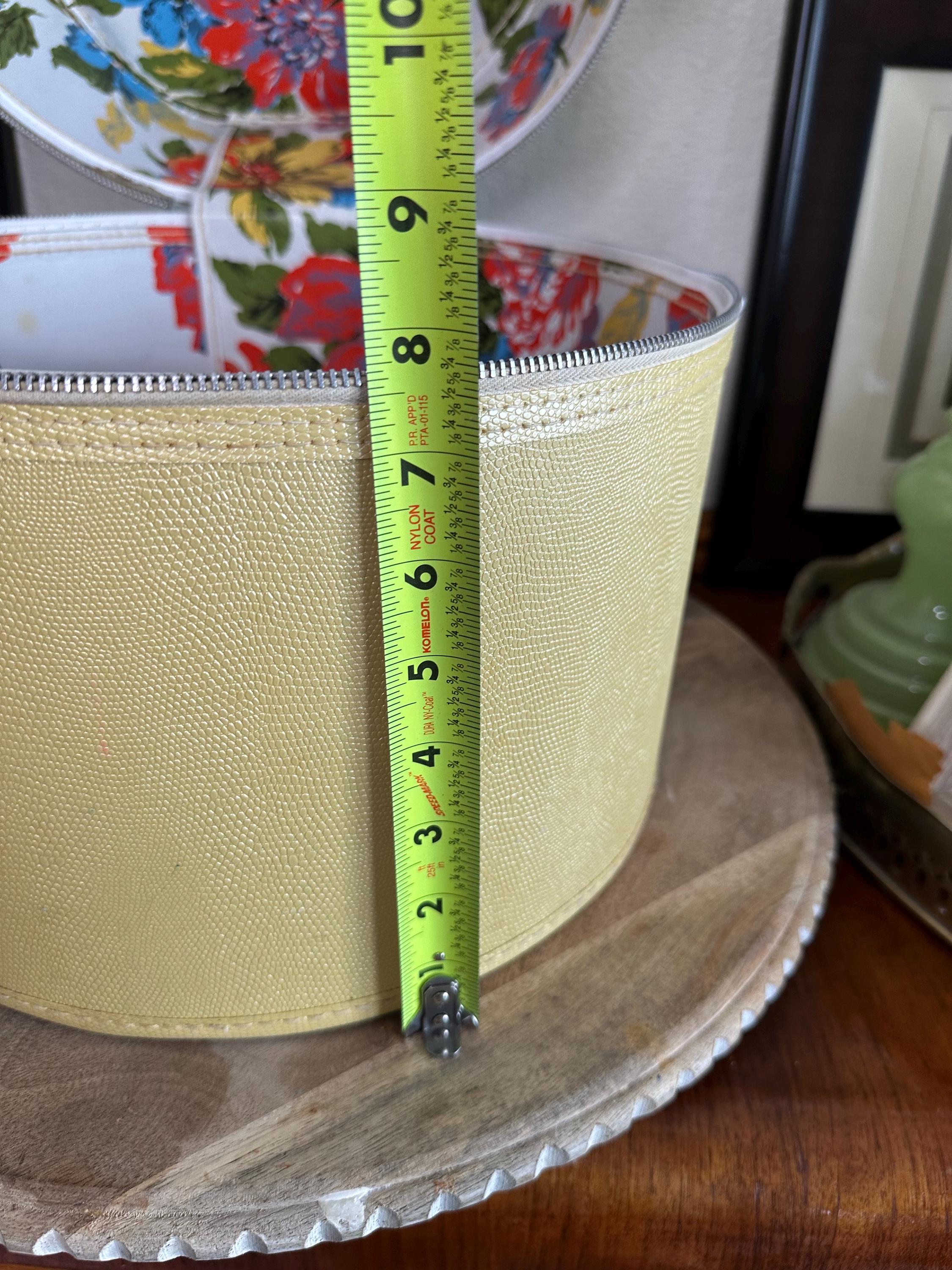 Vintage Mid-century Butter Yellow Wig / Hat Box Round Travel  display picture 1