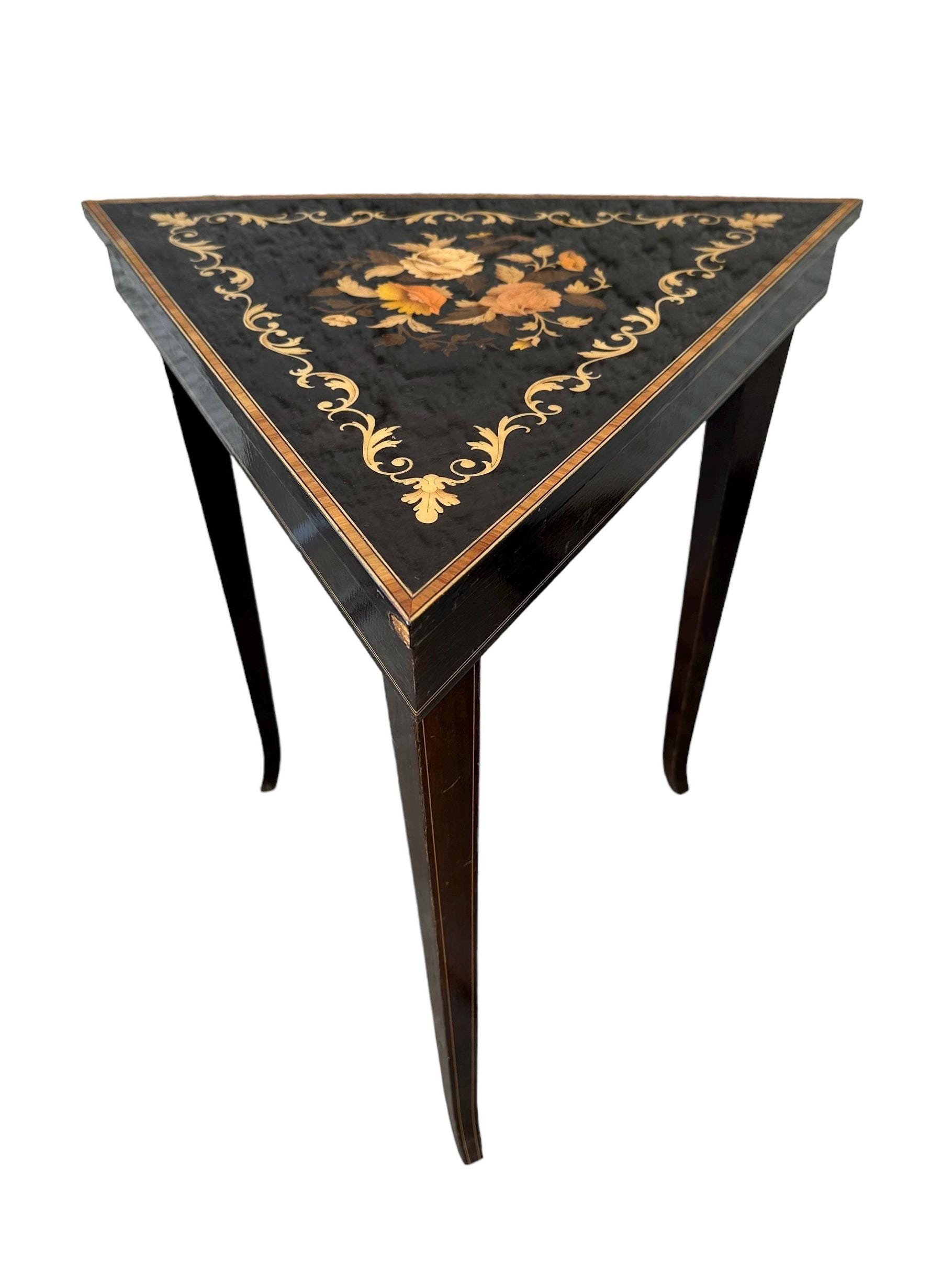 ヴィンテージ イタリア製 象嵌入り 三角形 アクセント サイドテーブル