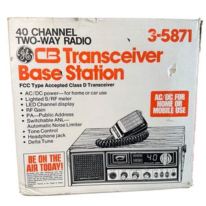 Stazione base radio CB GE a 40 canali, modello 3-5871, ricetrasmettitore vintage con microfono integrato.