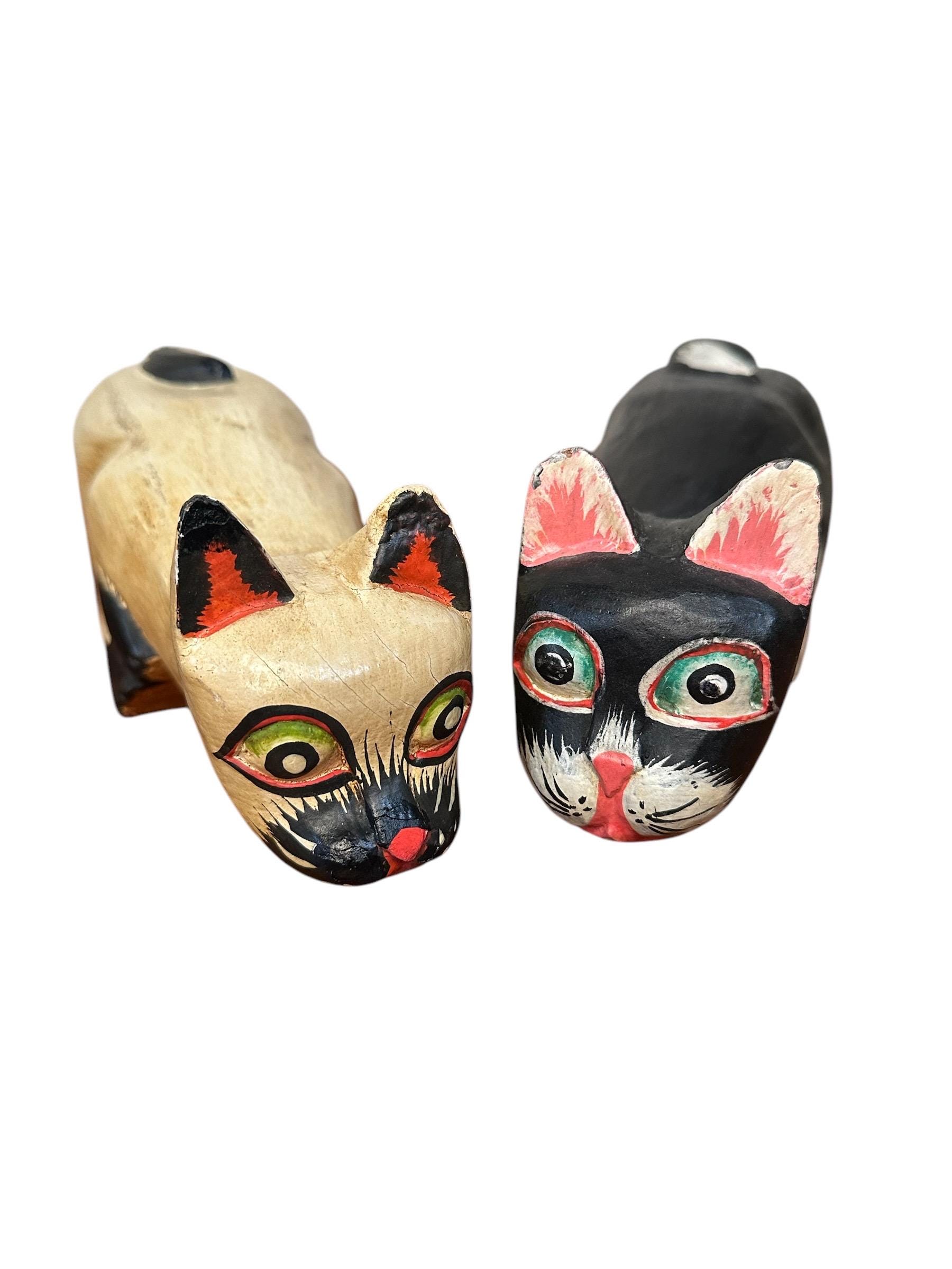 インドネシア産 民芸品 手彫り 木製 猫 装飾品 シャム猫と黒猫 - Etsy 日本