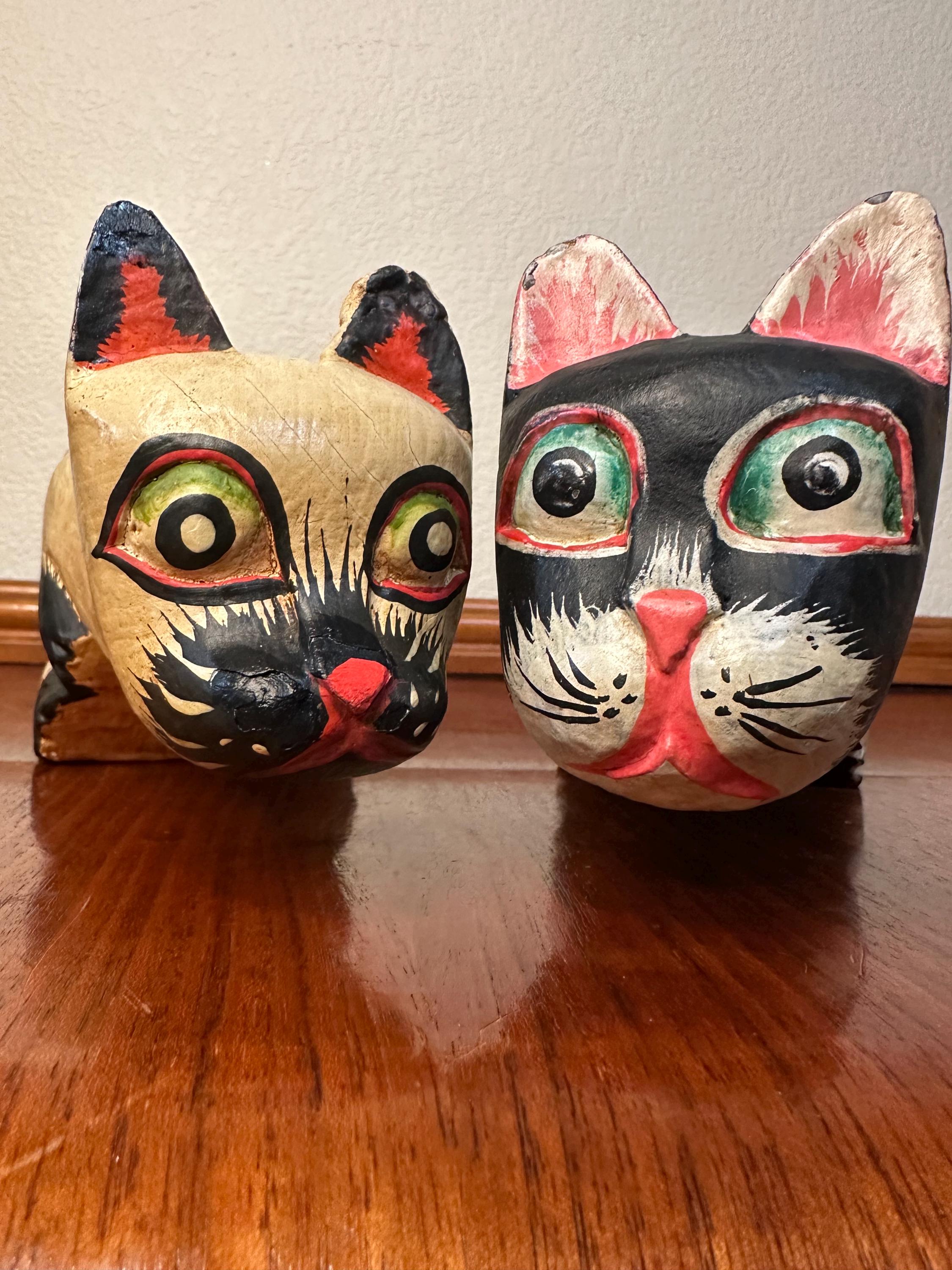 インドネシア産 民芸品 手彫り 木製 猫 装飾品 シャム猫と黒猫 - Etsy 日本