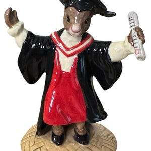 ロイヤルドルトン バニーキンズ 卒業式タイム DB329 フィギュア コレクターズアイテム