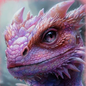 Könnte beinhalten: Nahaufnahme eines rosa und violetten Drachen mit einer strukturierten, schuppigen Haut. Der Drache hat ein großes, rotes Auge und eine spitze Schnauze.