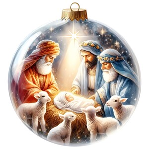 Può includere: Un ornamento natalizio in vetro trasparente che rappresenta la scena della Natività. L'ornamento presenta tre figure, un bambino in una mangiatoia e due pecore. Le figure sono circondate da un bagliore dorato e una stella.