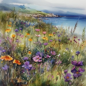 以下が含まれることがあります： 水彩画の海岸風景。オレンジ、黄色、ピンク、紫の色合いの様々な花が咲き乱れる野原が描かれ、緑の草、青い海、遠くの海岸線が背景となっています。
