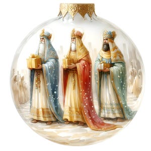 Può includere: Un ornamento natalizio in vetro che raffigura i tre re magi, ognuno con una corona e una veste, che portano doni. L'ornamento è pieno di glitter bianco, creando un effetto nevoso.