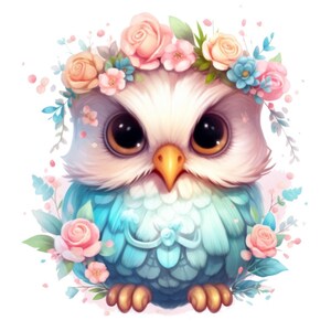 Puede incluir: Un búho de dibujos animados lindo con ojos grandes y un cuerpo azul y verde. El búho lleva una corona de flores con flores rosas, blancas y azules.