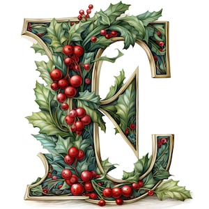 Puede incluir: Una letra decorativa E hecha de oro con hojas de acebo y bayas rojas. La letra está rodeada de hojas de acebo y bayas.