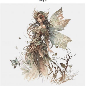 以下が含まれることがあります： 茶色の髪と葉と花でできた羽根を持つ妖精。葉と花でできたドレスを着ています。森の中に立っています。