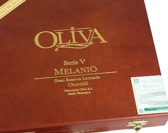 Estuche de madera para puros Oliva Serie V Melanio, caja grande (vacía-usada) aprox. 23 x 20 x 3,8 cm