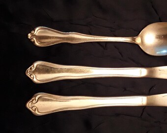 Vintage 3 piece Silver Plated Pattern Old South, Oneida 1949, 2 Knives & 1 Spoon Flatware