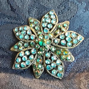 Chanel Star Brooch - Etsy display picture 3