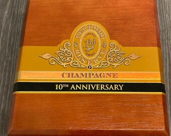 Champagne Perdomo Reserva 10.º Aniversario Aprox. 19,5 x 15 x 7,5 cm