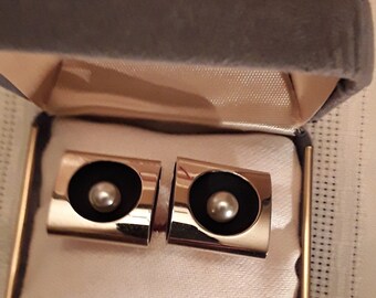 Sophisticated Vintage 1970s Shields Cufflinks with a shadow box design and a cultured pearl in the center