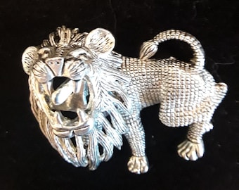 Large Dimensional Lion Brooch silver tone Leo Astrology Symbolism Art Nouveau Lion Lapel pin Savanna Animal Feline